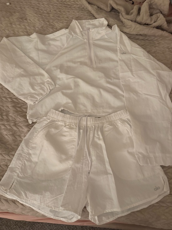 ALO Yoga Pants - ALO Yoga White Athletic Shorts and Pullover Set